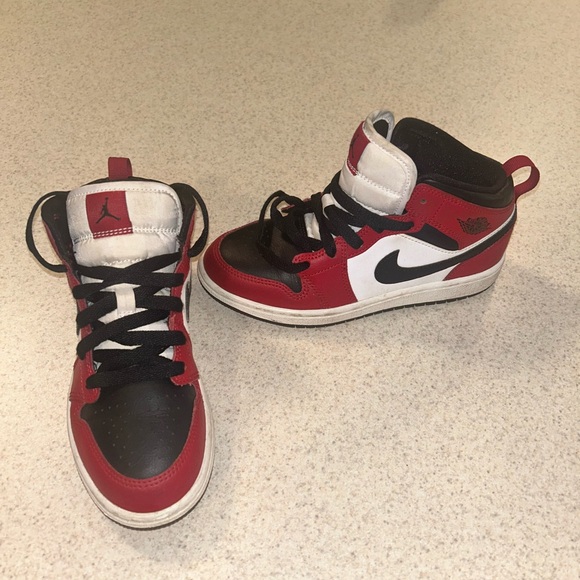 1.5 Y Jordans - Picture 3 of 3